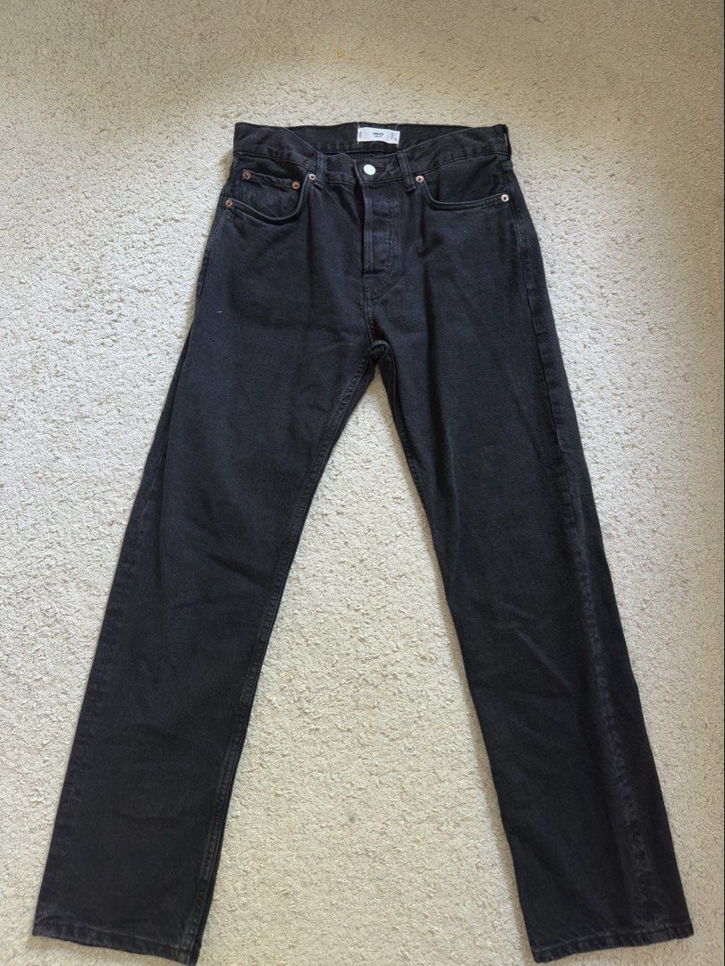 Mango Matilda high rise straight cut jeans (Category: Jeans) located in San Simon. Submitted by katechicha96 (Listing ID 1450230574, Image 2). Description: .