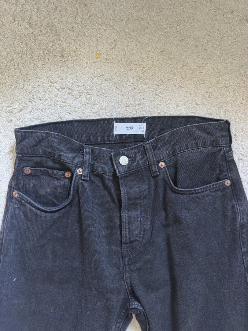Mango Matilda high rise straight cut jeans (Category: Jeans) located in San Simon. Submitted by katechicha96 (Listing ID 1450230574, Image 3). Description: .