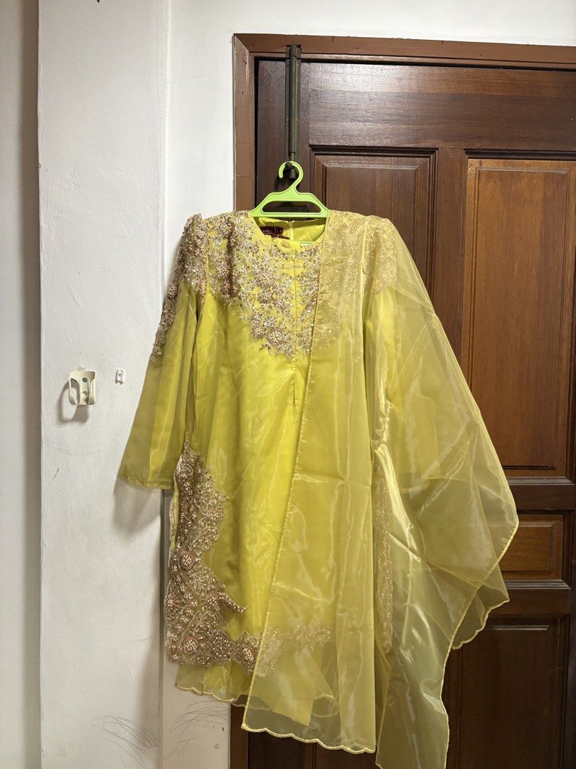MINAZ Blooming Raya Cendana Kurung Super Luxe Lime Green (Category: Baju Kurung & sets) located in Sungai Buloh. Submitted by imankamarul (Listing ID 1450241992, Image 1). Description: - Made with Super Luxe material - lime green color - Features intricate beadwork and embroidery - Comes with a matching organza shawl - Perfect for Raya celebrations and special occasions - Please refer to the measurement chart for sizing - Negotiable.