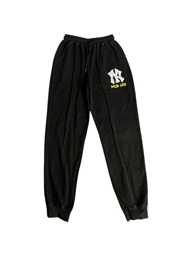 MLB Graphic Design Jogging Pants (Category: Joggers) located in Calapan. Submitted by seria_thrifting_apparel (Listing ID 1450181445, Image 1). Description: ✅Complete Tags • Width: 24-34 • Length: 35.5 • Hem: 4 • Color rate: 9/10 • Issue: Minor Hairline (Excellent Condition).
