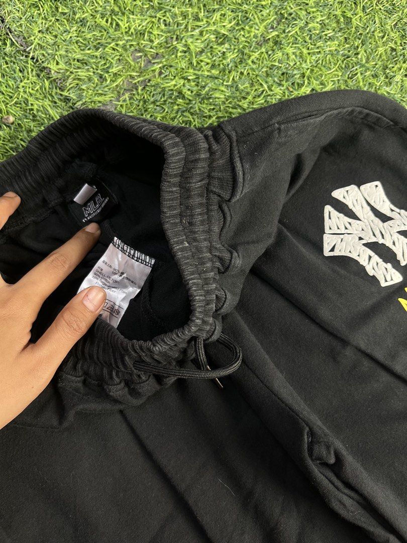 MLB Graphic Design Jogging Pants (Category: Joggers) located in Calapan. Submitted by seria_thrifting_apparel (Listing ID 1450181445, Image 3). Description: ✅Complete Tags • Width: 24-34 • Length: 35.5 • Hem: 4 • Color rate: 9/10 • Issue: Minor Hairline (Excellent Condition).
