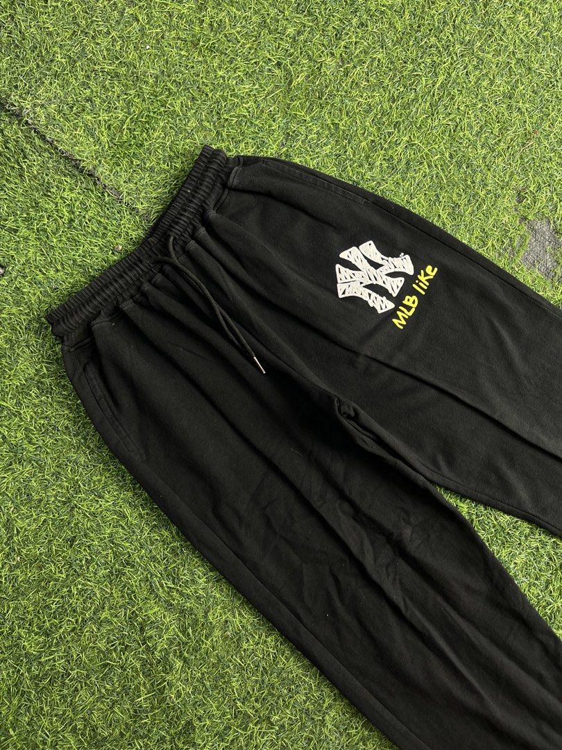 MLB Graphic Design Jogging Pants (Category: Joggers) located in Calapan. Submitted by seria_thrifting_apparel (Listing ID 1450181445, Image 2). Description: ✅Complete Tags • Width: 24-34 • Length: 35.5 • Hem: 4 • Color rate: 9/10 • Issue: Minor Hairline (Excellent Condition).