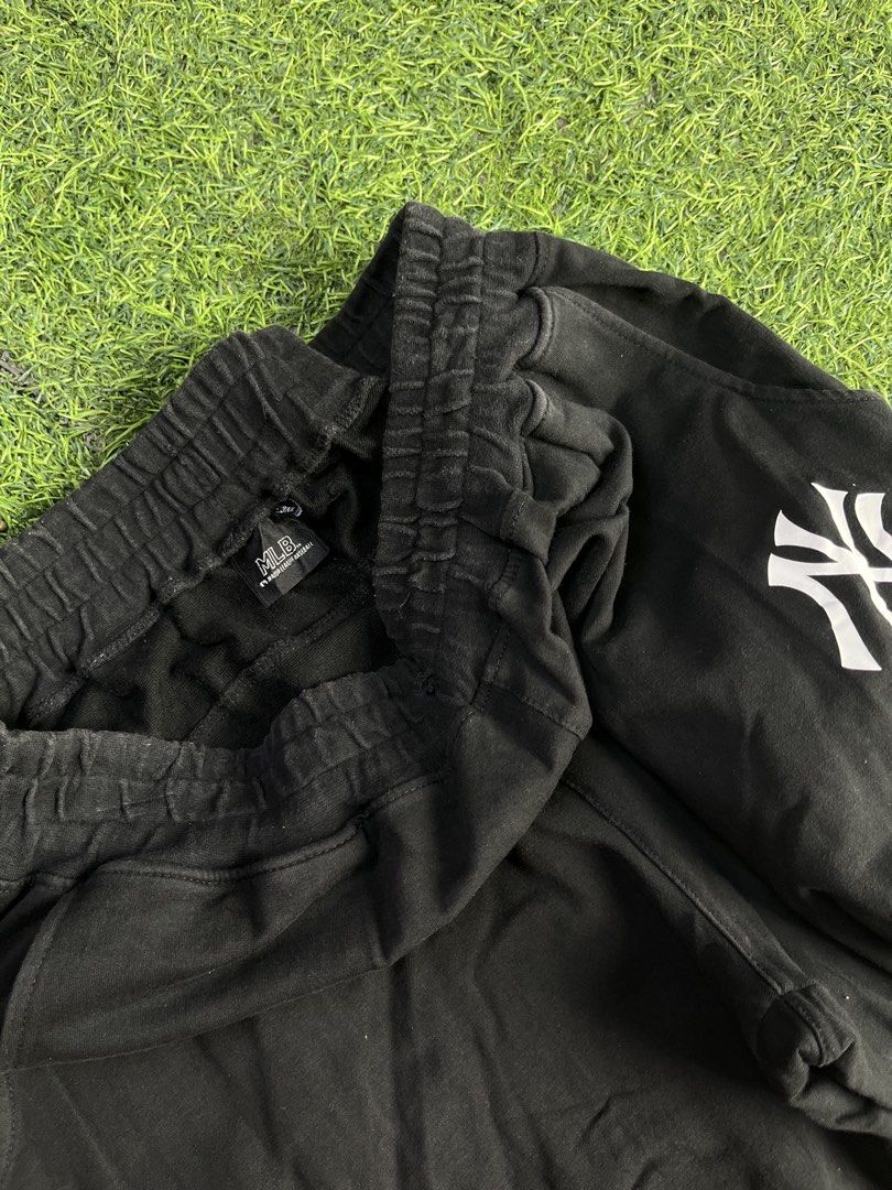 MLB Jogging Pants (Category: Joggers) located in Calapan. Submitted by seria_thrifting_apparel (Listing ID 1450181732, Image 3). Description: ✅w Main Tag • Width: 29-38 • Length: 35 • Hem: 5.5 • Color rate: 9/10 • Issue: Small Hairline (Very Good Condition).