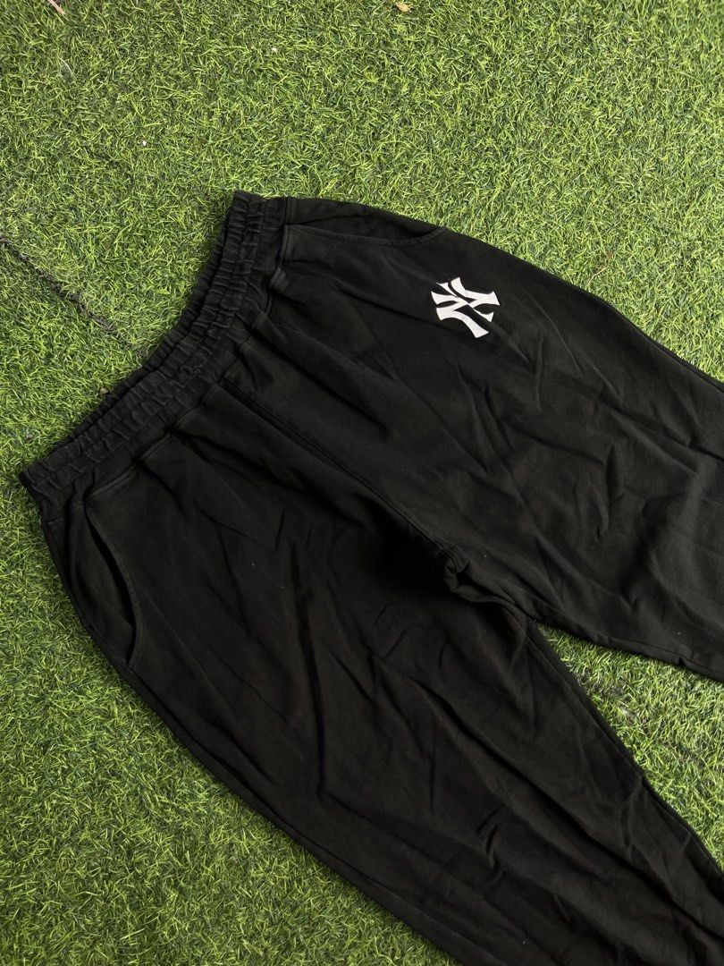 MLB Jogging Pants (Category: Joggers) located in Calapan. Submitted by seria_thrifting_apparel (Listing ID 1450181732, Image 2). Description: ✅w Main Tag • Width: 29-38 • Length: 35 • Hem: 5.5 • Color rate: 9/10 • Issue: Small Hairline (Very Good Condition).