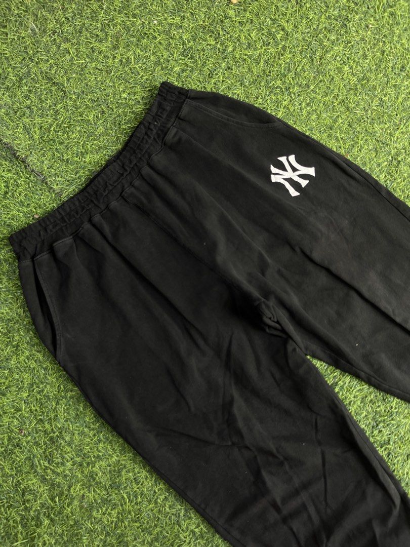 MLB Jogging Pants 2 (Category: Joggers) located in Calapan. Submitted by seria_thrifting_apparel (Listing ID 1450181962, Image 2). Description: ✅MLB • Width: 28-36 • Length: 34 • Hem: 5.5 • Color rate: 9/10 • Issue: Cut washtag (Very Good Condition).