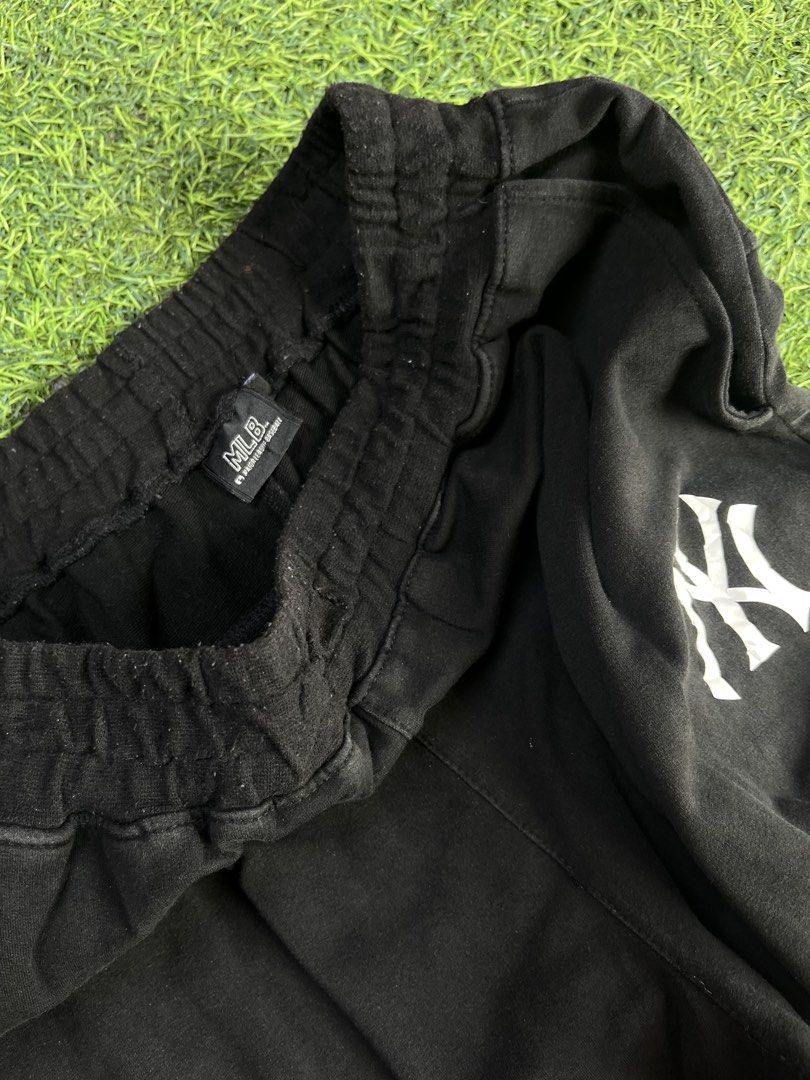 MLB Jogging Pants 2 (Category: Joggers) located in Calapan. Submitted by seria_thrifting_apparel (Listing ID 1450181962, Image 3). Description: ✅MLB • Width: 28-36 • Length: 34 • Hem: 5.5 • Color rate: 9/10 • Issue: Cut washtag (Very Good Condition).