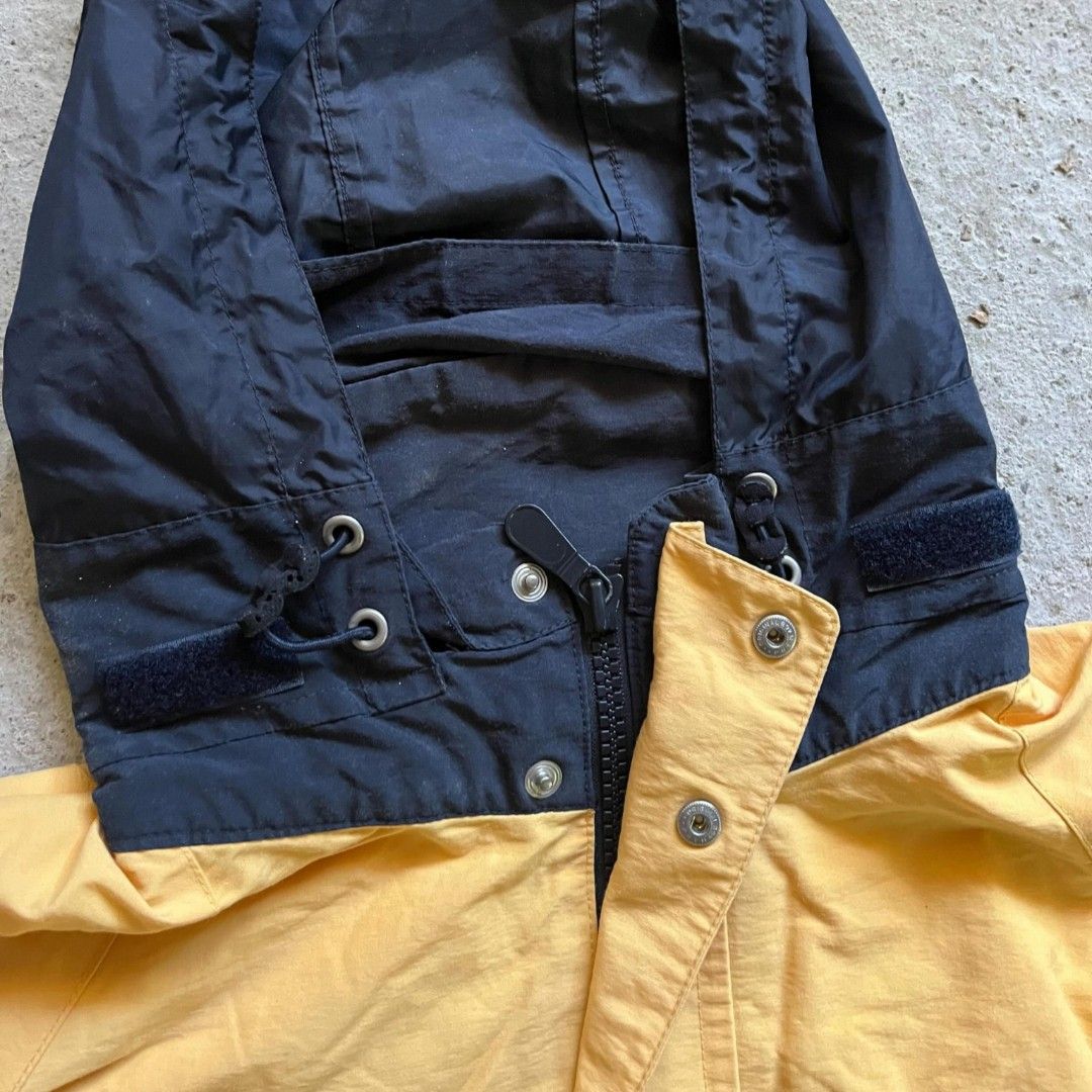 Nautica windbreaker (Category: Coats, Jackets and Outerwear) located in Manila. Submitted by _thrift_time (Listing ID 1450155217, Image 3). Description: No issue Excellent condition Quality color rate.