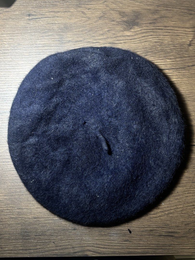 Navy Blue Wool Beret Hat (Category: Hats & Beanies) located in Rizal. Submitted by itzpheebs (Listing ID 1450217411, Image 1). Description: - Classic navy blue beret - Made of warm wool material - Perfect for staying cozy and adding style - Versatile for casual or dressy outfits - Fits most head sizes Payment method: Gcash or Bank Transfer Delivery method (SHOULDERED BY BUYER): Lalamove.