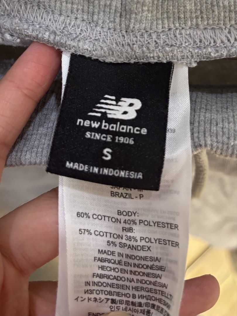 New Balance Grey Jogger Sweatpants (Category: Other Bottoms) located in Mandaue City. Submitted by offthehanger26 (Listing ID 1450189587, Image 2). Description: - Includes drawstring and cuffed ankles - Ideal for lounging or workouts.