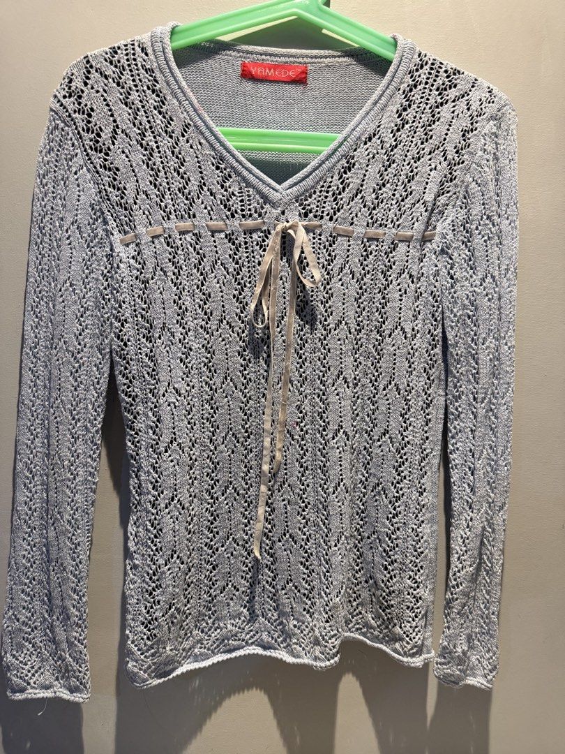 SALE PRELOVED LONG SLEEVE TOP (Category: Longsleeves) located in Quezon City. Submitted by k_ly45 (Listing ID 1450213552, Image 3). Description: **Slightly Used** This item has been slightly used and has been stored for a long time. It remains clean and is ready for use. Please refer to the photos for its current condition before purchasing. .