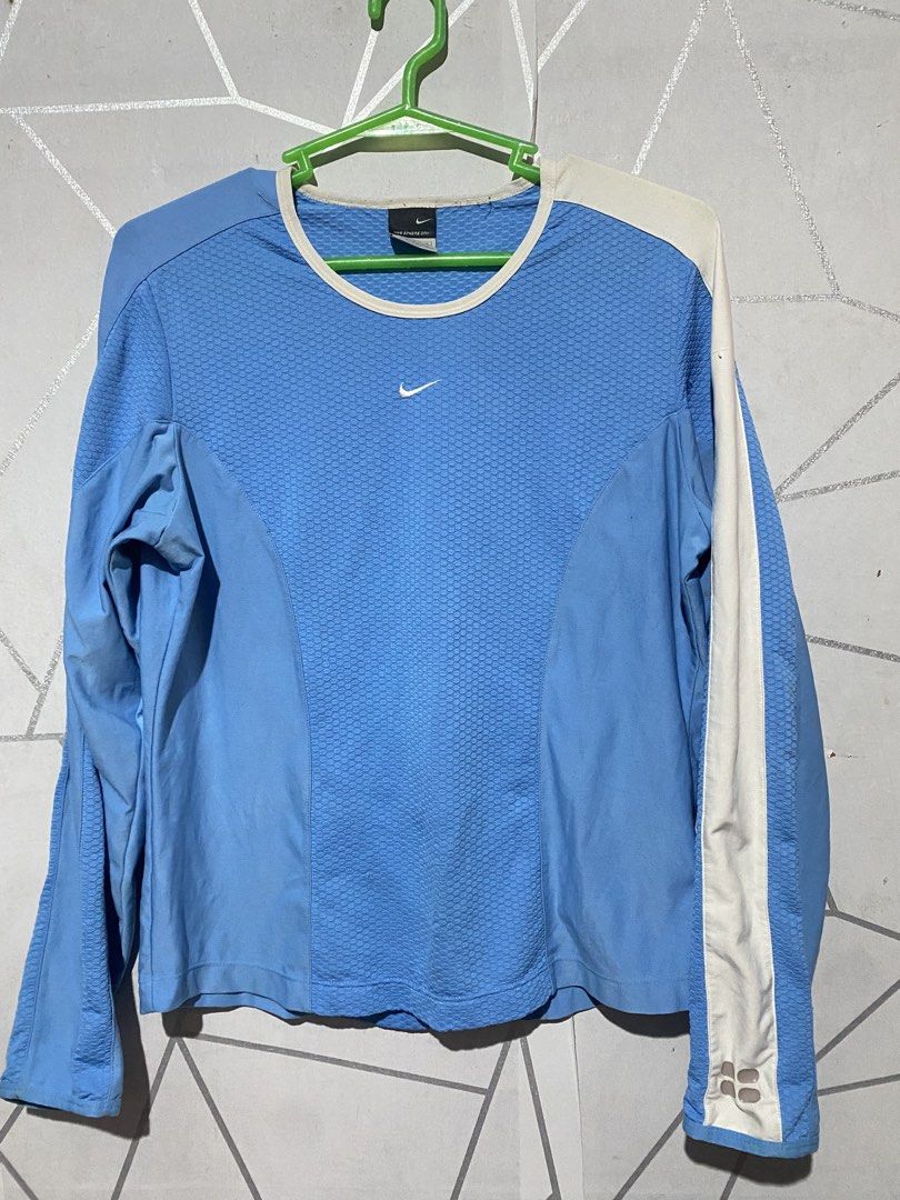 Nike Dri-Fit Longsleeve Womens (Category: Longsleeves) located in Lucena. Submitted by thriftnism (Listing ID 1450163581, Image 1). Description: Size Medium on Tag.