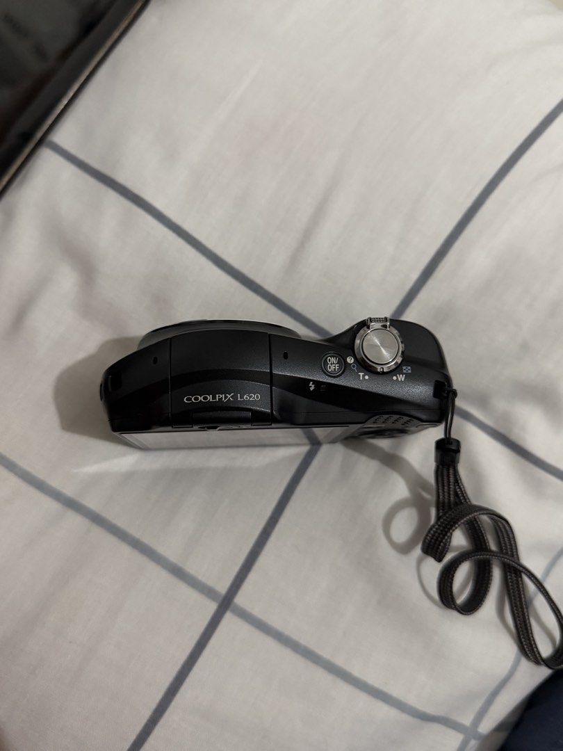 Nikon COOLPIX L620 Digital Camera (Category: Cameras) located in Quezon City. Submitted by torturedpoets (Listing ID 1450314474, Image 3). Description: decluttering. not sure if it's working since i don't have the batteries (as seen on the second photo) - pristine condition mop: gcash/maribank loc: quezon city buyer will shoulder sf.
