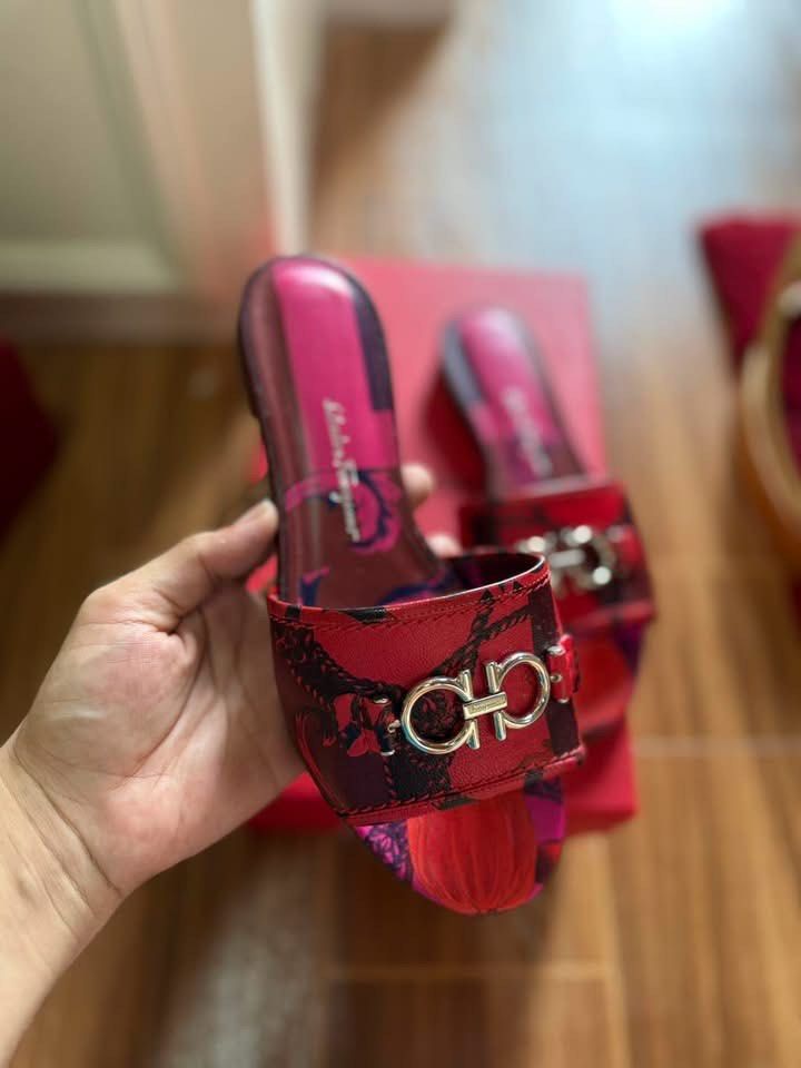 ONHAND- Ferragamo flats size 6 & 6.5 (Category: Flats & Sandals) located in Manila. Submitted by issavee (Listing ID 1450279486, Image 2). Description: Brand new and authentic With box Size 6 & 6.5 only Local sf c/o buyer.