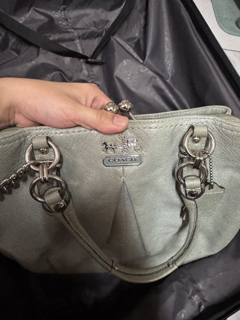 Original Coach Leather Kisslock Handbag (Category: Luxury Bags & Wallets) located in Malabon City. Submitted by jessibells (Listing ID 1450306347, Image 2). Description: - Light green Coach handbag - Genuine leather - Secure kisslock closure - Stylish chain detail on one strap - Smooth satin interior lining - Convenient interior zippered pocket - Authentic Coach leather tag included - Versatile for everyday wear or evening events.