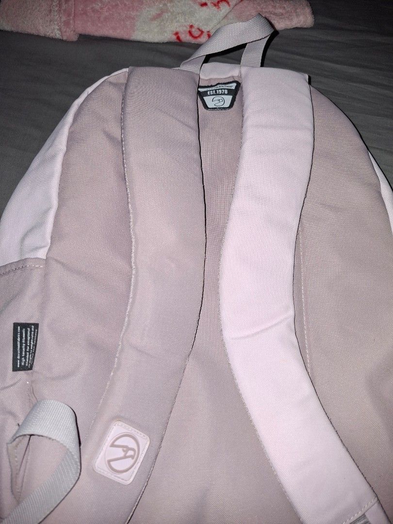 original hawk bag (Category: Luxury Bags & Wallets) located in Manila. Submitted by capyiiibaraaaa (Listing ID 1450192986, Image 2). Description: Original Hawk bag perfect for school, everyday use, traveling.