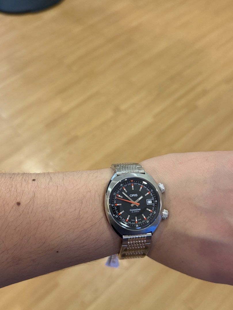 Oris ChronOris Date (Category: Men's Watches) located in Quezon City. Submitted by kbt1994 (Listing ID 1450189716, Image 3). Description: Oris Chronoris Brand New Complete Set - 2 year warranty (DOP: October 18, 2025) 39mm Oris 733 SW200-1 Sapphire, double-sided dome shape, inner AR coating 59k php 09178551394 BGC / White Plains / Alabang.