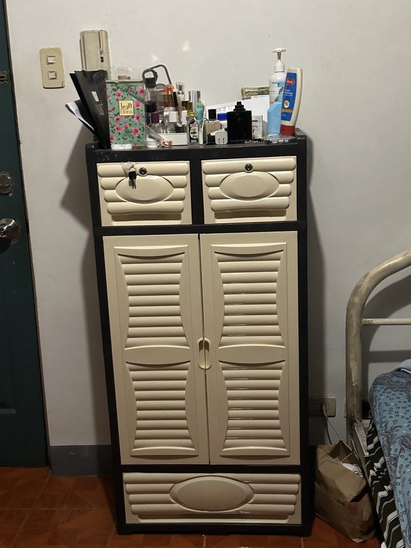Plastic Cabinet (Category: Shelves, Cabinets & Racks) located in General Trias. Submitted by aeisboring (Listing ID 1450257448, Image 3). Description: rfs: nagbabawas po ng damit sa dorm GOOD AS NEW and still NEGOTIABLE :)) LOC: KB Arizona, Padre Campa Street, Sampaloc, Manila.