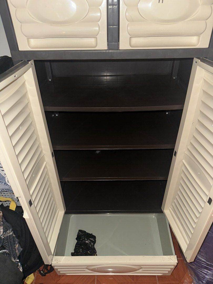 Plastic Cabinet (Category: Shelves, Cabinets & Racks) located in General Trias. Submitted by aeisboring (Listing ID 1450257448, Image 2). Description: rfs: nagbabawas po ng damit sa dorm GOOD AS NEW and still NEGOTIABLE :)) LOC: KB Arizona, Padre Campa Street, Sampaloc, Manila.