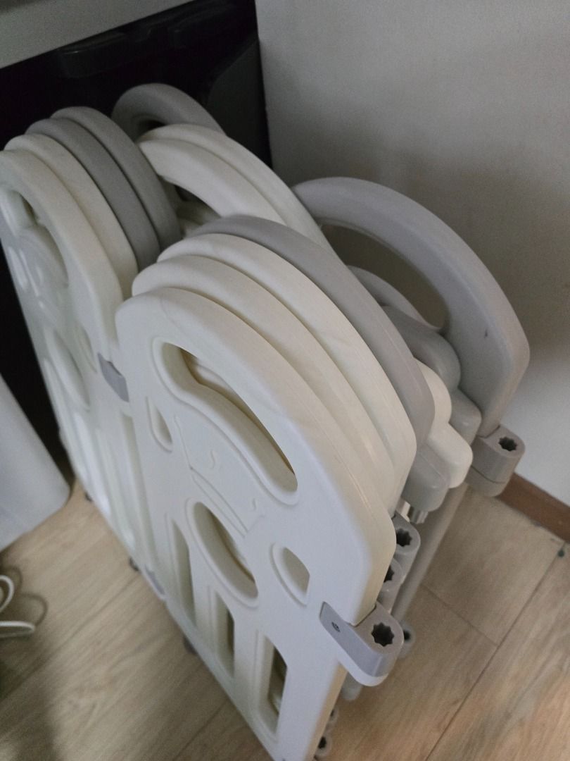 Pre-loved 12 panel playpen (Category: Infant Playtime) located in Las Pinas. Submitted by southmommah (Listing ID 1450166040, Image 2). Description: Outgrown, just needs cleaning.