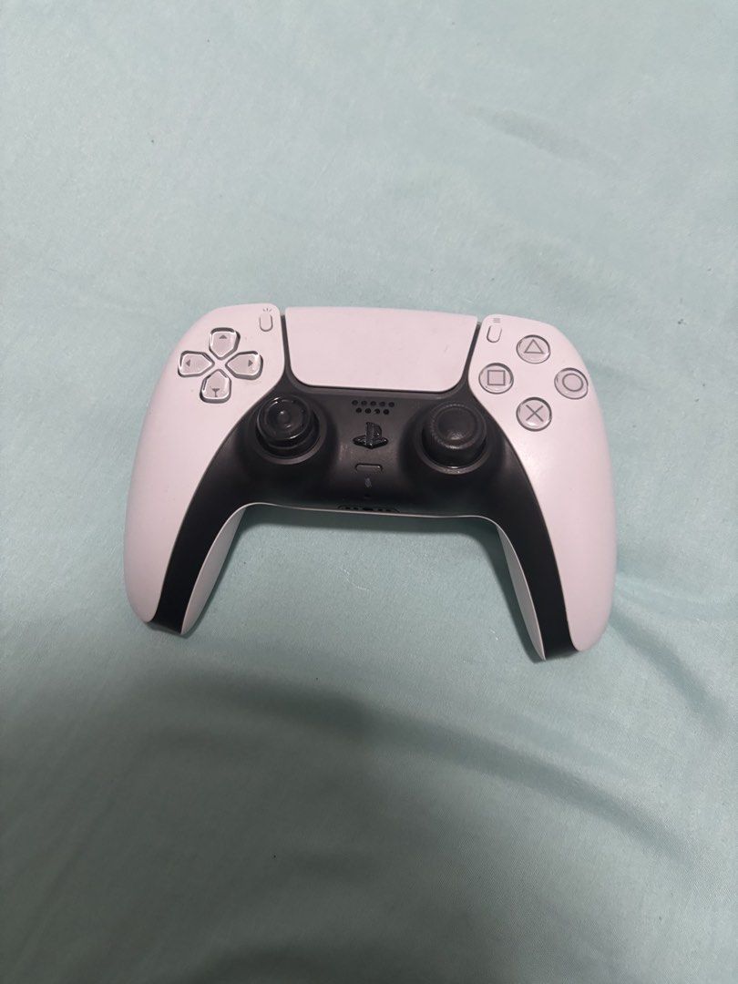 ps5 controller (Category: Controllers) located in Singapore. Submitted by jixned (Listing ID 1450275933, Image 1). Description: missing left grip overall condition 9/10.