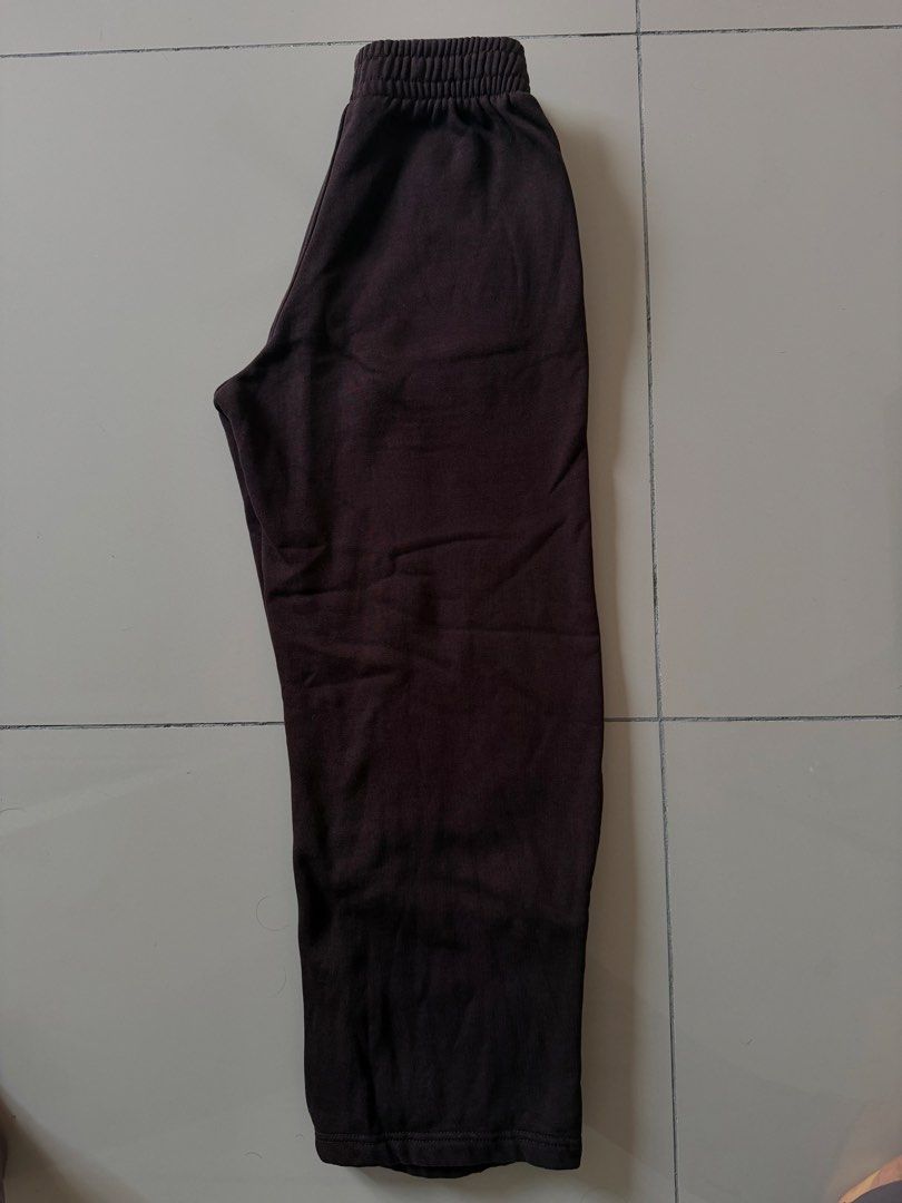 Pull&Bear pants (Category: Other Bottoms) located in Klang. Submitted by mairaaa_ (Listing ID 1450190228, Image 2). Description: .