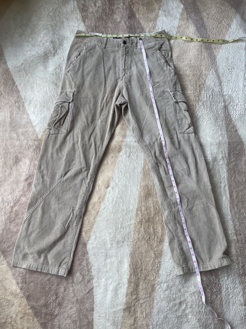Quick silver (Category: Jeans) located in Baler. Submitted by shneyy (Listing ID 1450269025, Image 1). Description: My minimal pinhole Vintage pants.