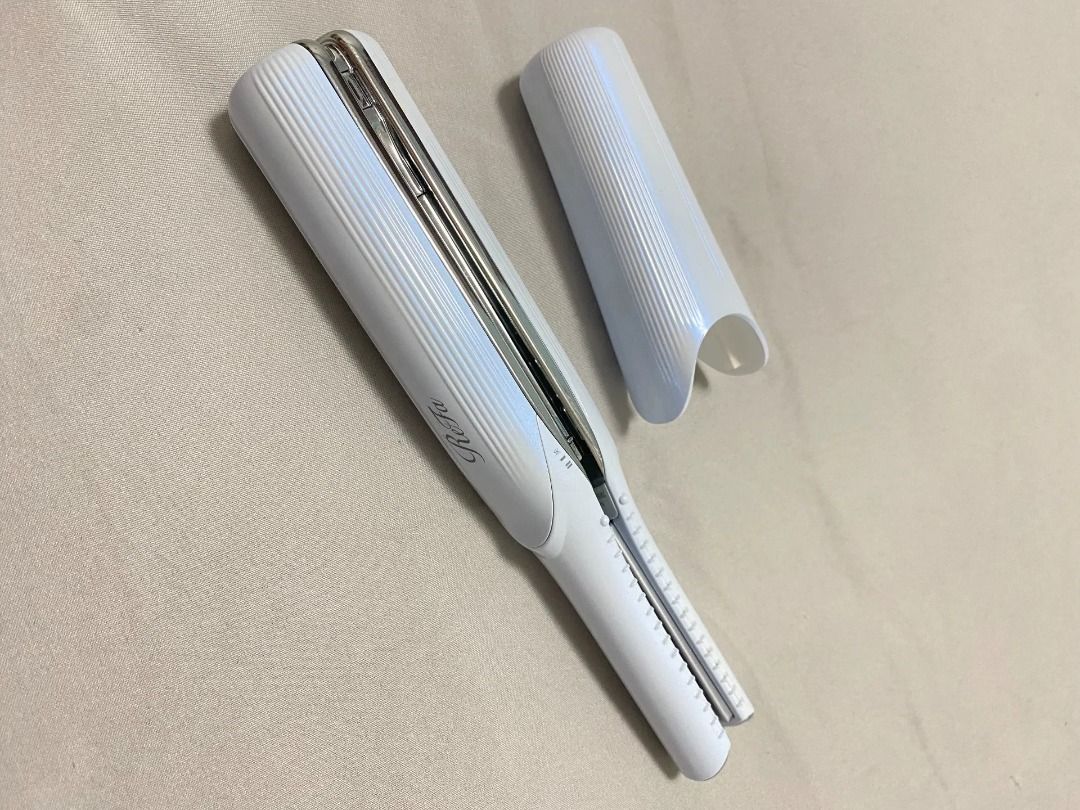 REFA JAPAN Portable Mini Hair Straightener (Category: Hair) located in Paranaque City. Submitted by silverphoenix.00302e (Listing ID 1450201511, Image 2). Description: Authentic ReFa cordless hair straightener, portable 2-in-1 styling tool. ✨ Product condition: Fully working and tested Light signs of use only Protective cap included No original box and charging cable included Can be charged with a standard Type-C cable ✨ Features: Compact and lig