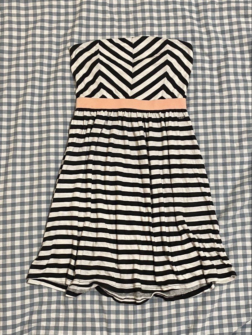 ROXY y2k 2000s style tube dress (Category: Dresses) located in Baguio. Submitted by shayshy (Listing ID 1450143334, Image 1). Description: xs-small no flaws good condition.