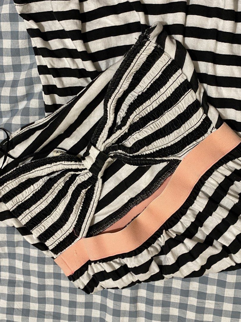 ROXY y2k 2000s style tube dress (Category: Dresses) located in Baguio. Submitted by shayshy (Listing ID 1450143334, Image 2). Description: xs-small no flaws good condition.