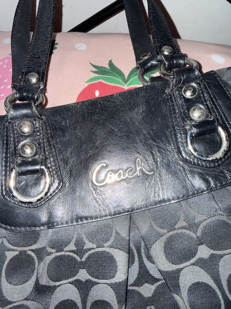 Rush! Authentic Coach Signature Medium Tote Bag (Category: Tote Bags) located in Bulacan. Submitted by apparela (Listing ID 1450306208, Image 2). Description: authentic only issue is bakbak na yung sa handle need wash last price posted.
