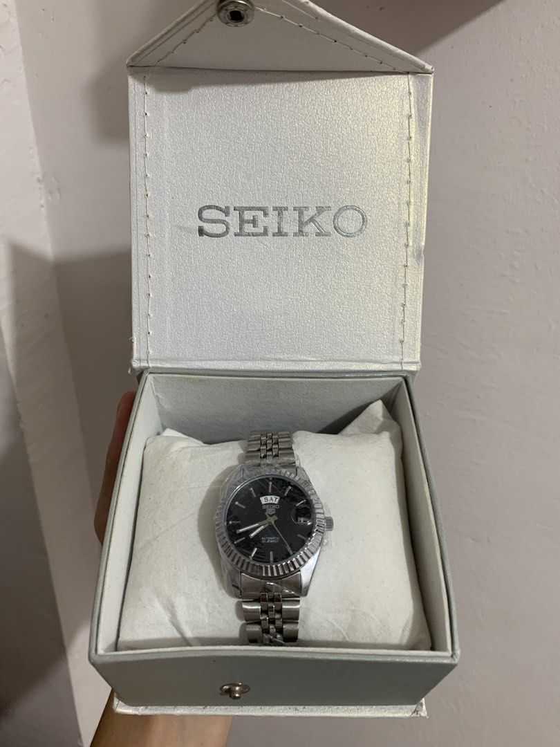 Seiko 5 Automatic Watch Black Dial for Women (Category: Women's Watches) located in Paranaque City. Submitted by kikay_01 (Listing ID 1450320190, Image 1). Description: **not authentic seiko watch** - Seiko 5 Automatic Watch - Classic black dial with day and date function - Durable stainless steel bracelet - Includes original Seiko box Bought it from Hong Kong 🇭🇰.