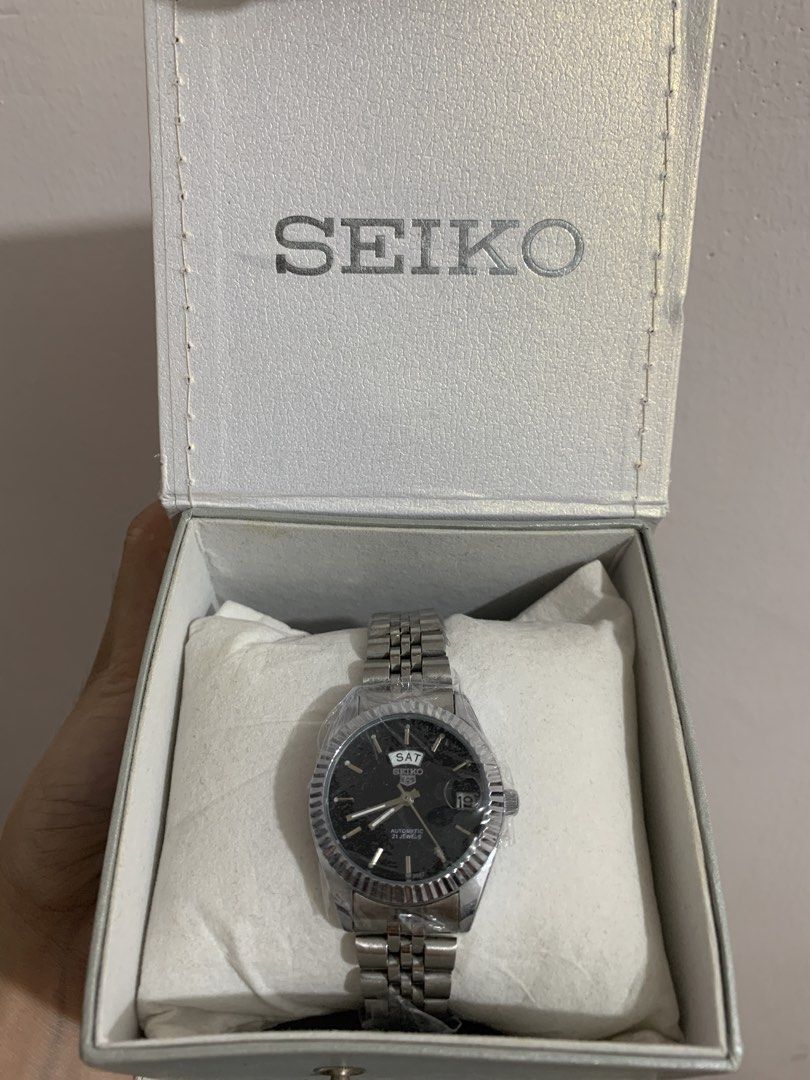Seiko 5 Automatic Watch Black Dial for Women (Category: Women's Watches) located in Paranaque City. Submitted by kikay_01 (Listing ID 1450320190, Image 3). Description: **not authentic seiko watch** - Seiko 5 Automatic Watch - Classic black dial with day and date function - Durable stainless steel bracelet - Includes original Seiko box Bought it from Hong Kong 🇭🇰.