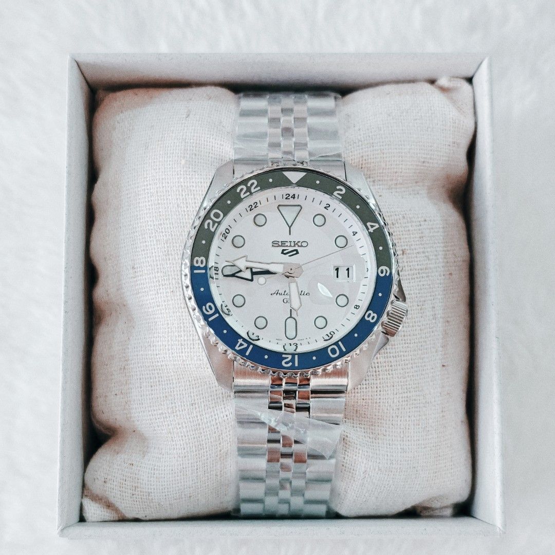 Seiko SSK033 White Batman (Category: Men's Watches) located in San Juan City. Submitted by ithandtechhub (Listing ID 1450221172, Image 1). Description: Case diameter: 42.5mm Complete Inclusion AD Stamped 3 Years Warranty Pickup/Walk-in: Greenhills | Cainta Meet-up around Metro Manila Money-back guarantee if fake.