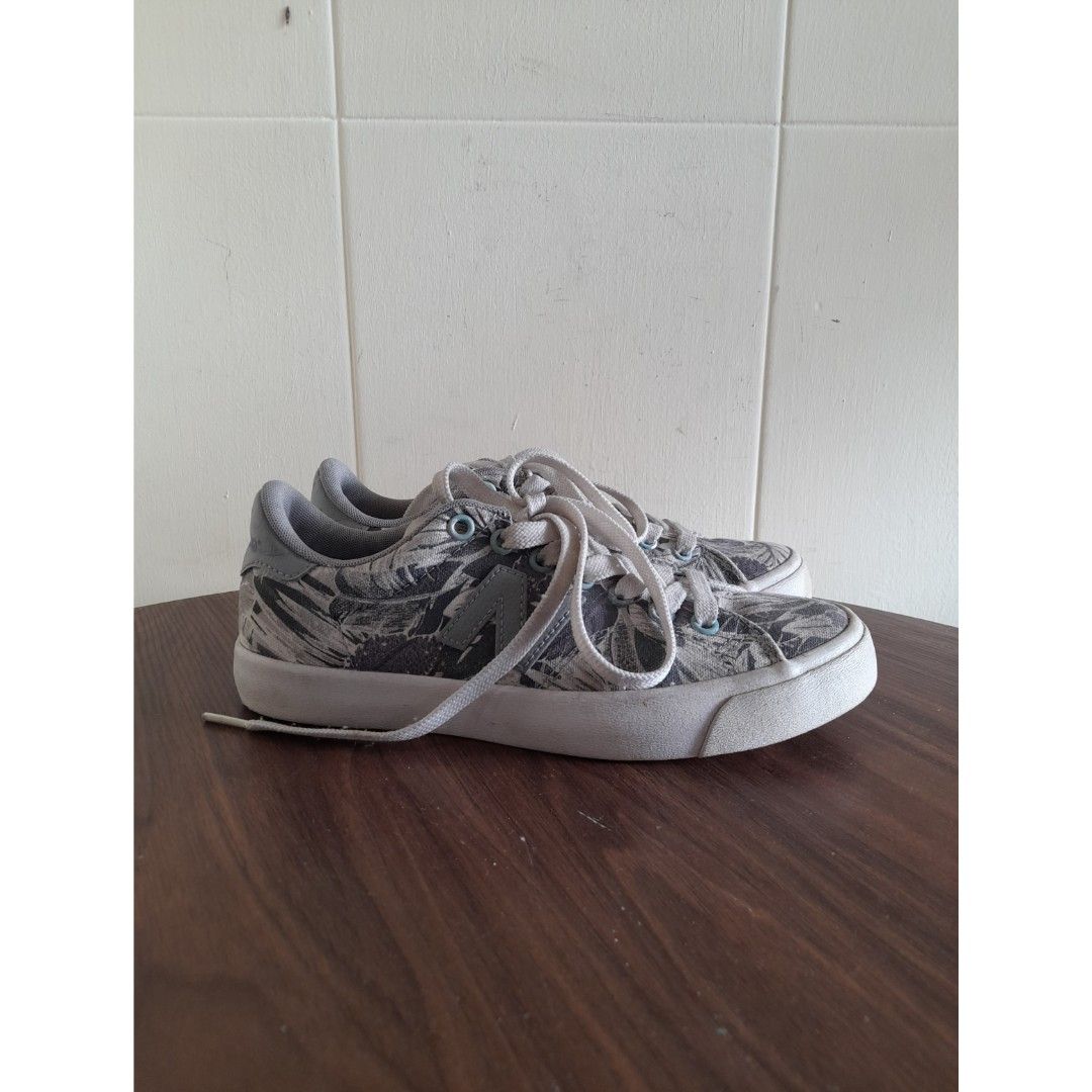 Sepatu New balance (Kategori: Barang Yang Dicari) berada di Jakarta Timur. Dikirim oleh vilabas (ID iklan 1450218173, Gambar 3). Deskripsi: masih bagus bgtt ukuran 36 /3.5 insol 22.