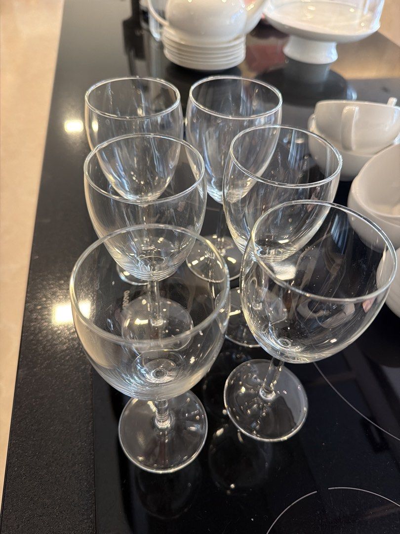 Set of 8 Clear Wine Glasses