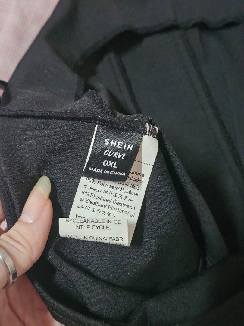 SHEIN Strapless Boned Corset [0XL] (Category: Undergarments & Loungewear) located in Quezon City. Submitted by declutterwithnari (Listing ID 1450140272, Image 3). Description: SHEIN Black Strapless Boned Corset Waist Belt [0XL] - Wasn't used, was stored sa cabinet lang. MOP: GCash, GoTyme, Maya (payment first) MOD: Lalamove, Grab, J&T (item + sf) rfs: decluttering.