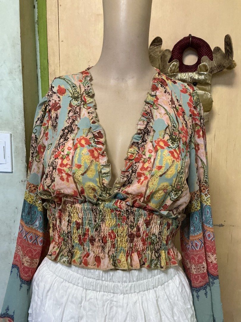 Shein top (Category: Blouses) located in Dolores. Submitted by narssandra (Listing ID 1450217608, Image 2). Description: .