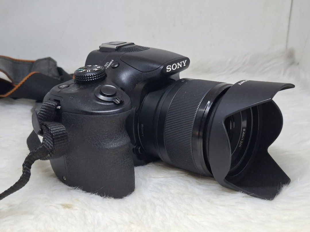 sony a3500 with 18-55mm lens mirrorless camera (Category: Cameras) located in Manila. Submitted by ultimogizmos (Listing ID 1450188250, Image 3). Description: sony a3500 with 18-55mm lens mirrorless camera Sensor: 20.1MP Exmor APS HD CMOS sensor. ISO Range: 100 - 16,000. Autofocus: 25-point contrast-detect system. Viewfinder: Tru-Finder Electronic Viewfinder (EVF). LCD Screen: 3.0-inch display (230k-dot resolution). Video: Full HD 1080p recording