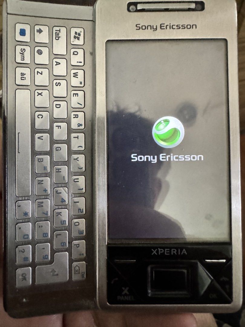 Sony Ericsson XPERIA X1 (Category: Early Generation Mobile Phones) located in Quezon City. Submitted by znarf.marcial (Listing ID 1449613280, Image 3). Description: - Sony Ericsson XPERIA X1 slider phone - Full QWERTY keyboard - perfect for texting and emails! - Device is unlocked - Shows some signs of wear on the body (please check photos for details) -Fully functioning, not refurbished. -Stylus is lost -All working (Illuminating lights, sound, 