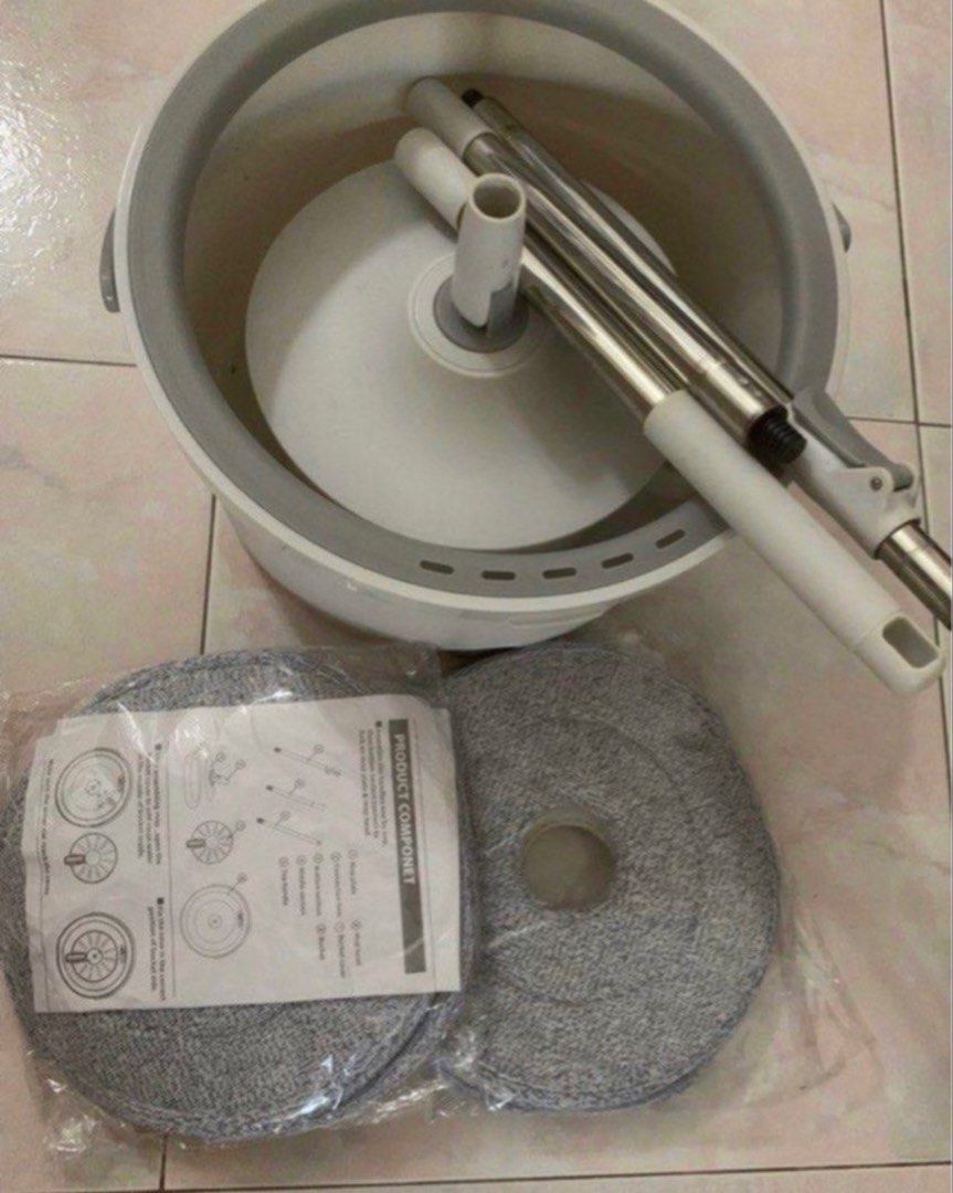 Spin mop (Category: Cleaning Tools & Supplies) located in Singapore. Submitted by nicole0204 (Listing ID 1450189632, Image 1). Description: .