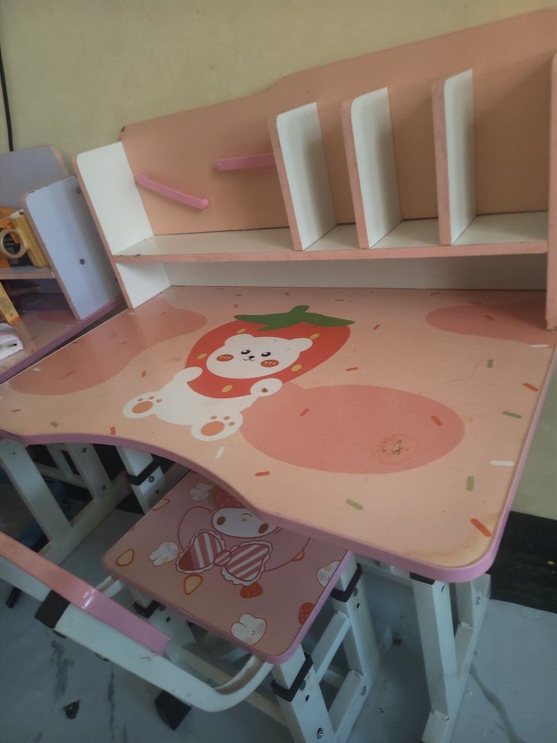 STUDY TABLE FOR KIDS SECOND HAND (Category: Kids Tables & Chairs) located in Bulacan. Submitted by bbylove24 (Listing ID 1450172005, Image 3). Description: BAWAS GAMIT nasa pic na po mga dents salamat ..