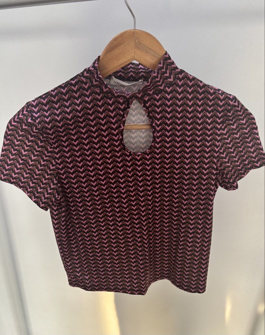 Terranova Pink & Black Keyhole Top (Category: Shirts) located in Mandaue City. Submitted by offthehanger26 (Listing ID 1450187305, Image 1). Description: - Cute zigzag print top - Colors: Pink, black, and brown - Features short sleeves, mock neck, and front keyhole cutout - Made with stretchy material for comfort - Ideal for casual outfits.