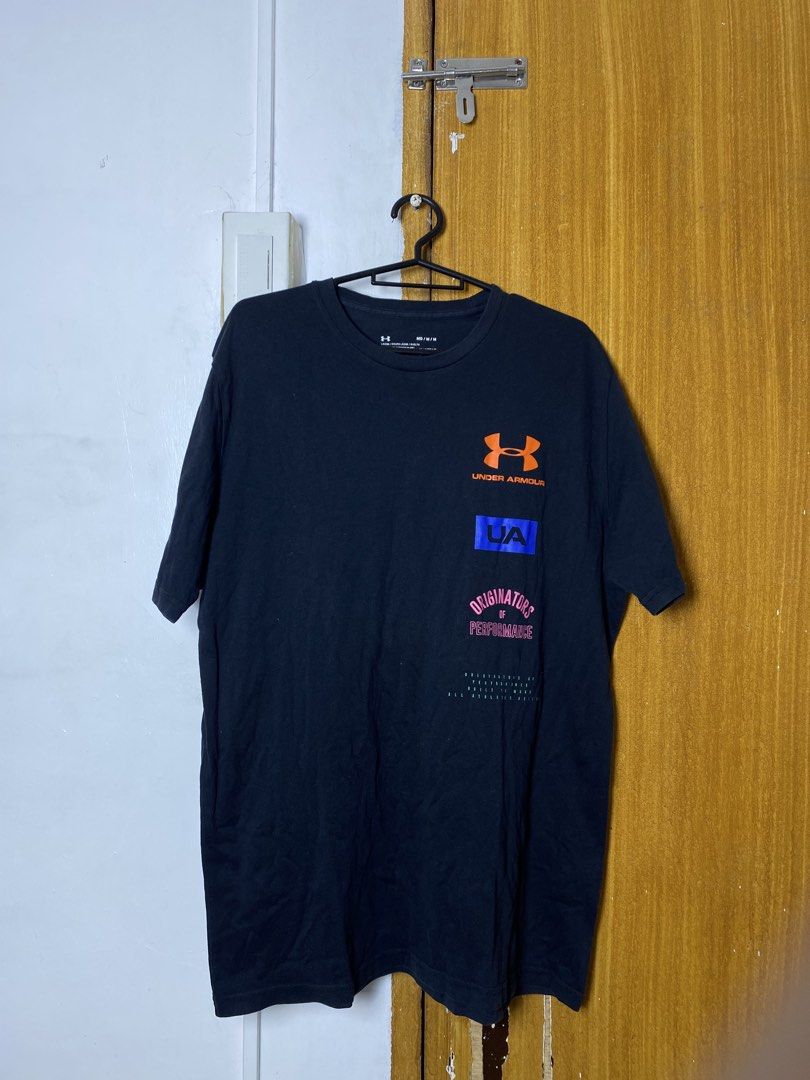 UnderArmor Tee (Category: Tshirts & Polo Shirts ) located in Meycauayan. Submitted by arkibo (Listing ID 1450308138, Image 1). Description: - Brand: Under Armour - Color: Black - Size: MD/M (Medium) - Fit: Loose - Technology: Heatgear - Design: Graphic print on front and back - Back Detail: "Originators of Performance" text - Ideal for: Workouts, gym sessions, or casual everyday wear 9/10 Needs Washing.