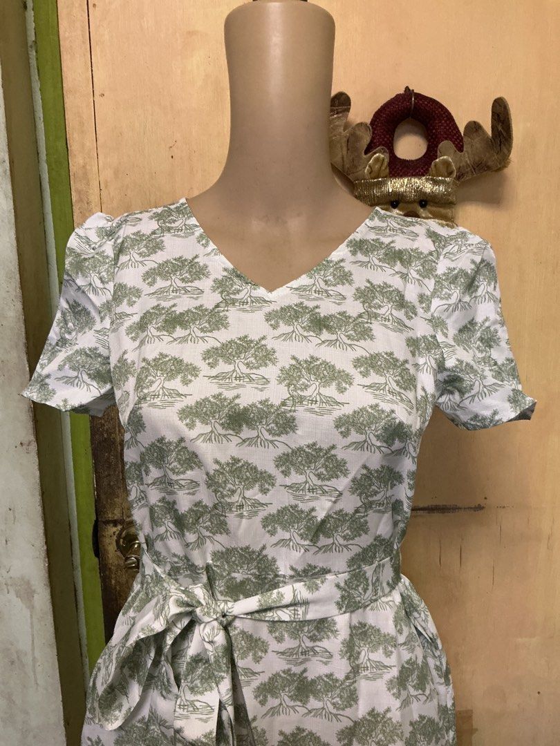 Unica dress (Category: Dresses) located in Dolores. Submitted by narssandra (Listing ID 1450219658, Image 2). Description: Used once for mass Fits XS-S size.
