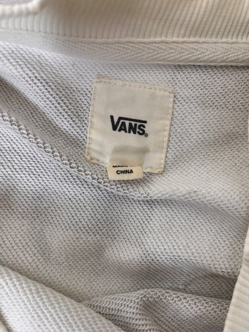 VANS JACKET PULLOVER (Category: Coats, Jackets and Outerwear) located in San Narciso. Submitted by wrapitup_co. (Listing ID 1450260217, Image 2). Description: add shipping Size- medium Length- 26 Shoulder- 29 Sleeves- 18 Chest- 26.