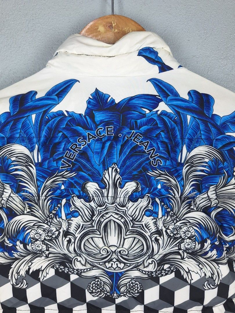 Versace Jeans Couture Puffer Jacket (Category: Luxury Apparel) located in Sibulan. Submitted by studioxano (Listing ID 1450168577, Image 3). Description: versace jeans puffer jacket -P10,000 + SF Size M Length 28 / Width 22 Excellent condition 9.5/10 color rate no issue needs wash/ Dry clean to clean dirt Loc: Dumaguete city.