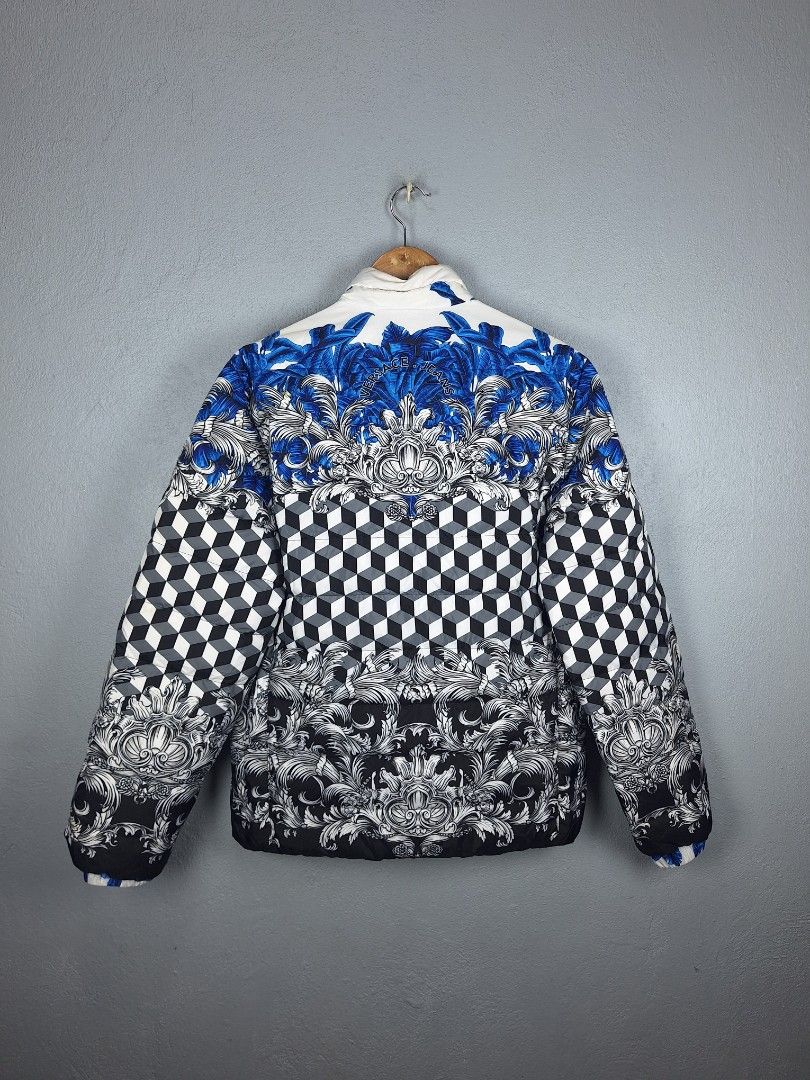 Versace Jeans Couture Puffer Jacket (Category: Luxury Apparel) located in Sibulan. Submitted by studioxano (Listing ID 1450168577, Image 2). Description: versace jeans puffer jacket -P10,000 + SF Size M Length 28 / Width 22 Excellent condition 9.5/10 color rate no issue needs wash/ Dry clean to clean dirt Loc: Dumaguete city.