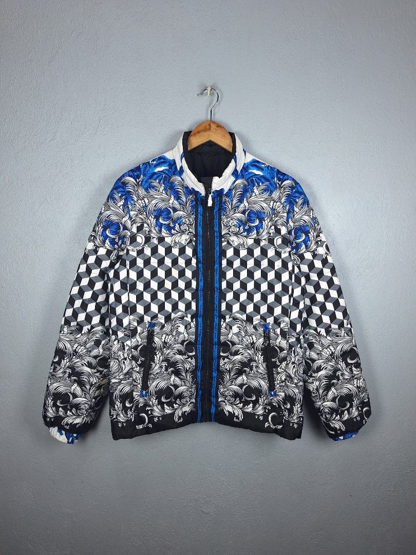 Versace Jeans Couture Puffer Jacket (Category: Luxury Apparel) located in Sibulan. Submitted by studioxano (Listing ID 1450168577, Image 1). Description: versace jeans puffer jacket -P10,000 + SF Size M Length 28 / Width 22 Excellent condition 9.5/10 color rate no issue needs wash/ Dry clean to clean dirt Loc: Dumaguete city.