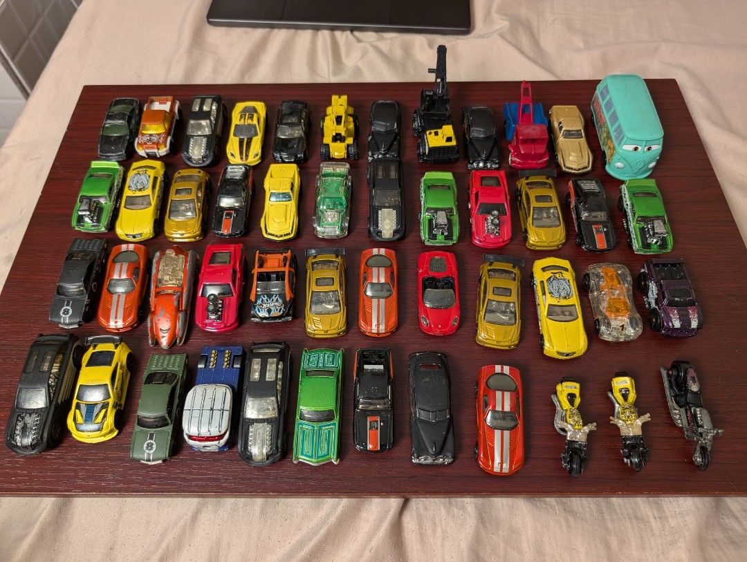 Vintage Hot Wheels Bundle (48 Items) (Category: Vehicle & Diecast Models) located in Las Pinas. Submitted by miloilmo (Listing ID 1450244541, Image 1). Description: NEGOTIABLE From childhood collection, letting go. Vintage Hotwheels from 1990s-2000s. Includes 2 or 3 Ferrari cars..