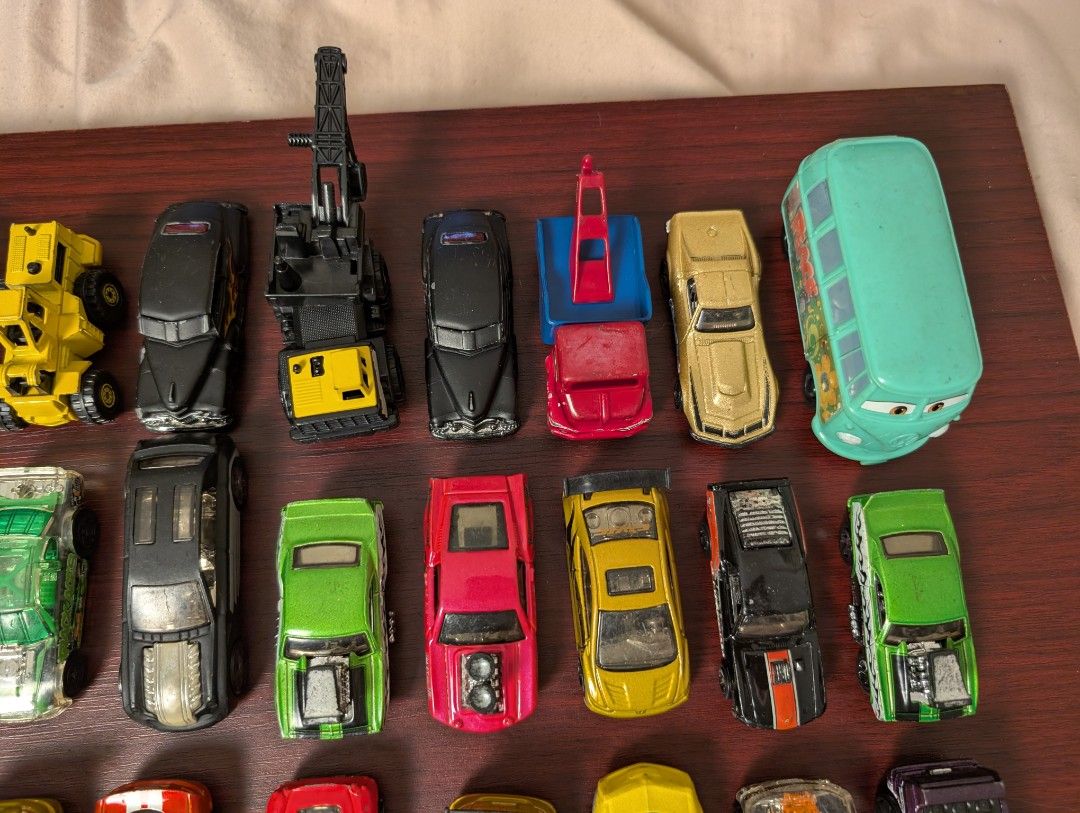 Vintage Hot Wheels Bundle (48 Items) (Category: Vehicle & Diecast Models) located in Las Pinas. Submitted by miloilmo (Listing ID 1450244541, Image 3). Description: NEGOTIABLE From childhood collection, letting go. Vintage Hotwheels from 1990s-2000s. Includes 2 or 3 Ferrari cars..